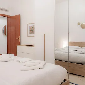 https://ampio-appartamento-comodo-per-5.italymilanhotels.net